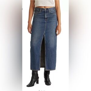 Levi's Premium Women's Mid-Rise Denim Column Ankle Skirt size 28